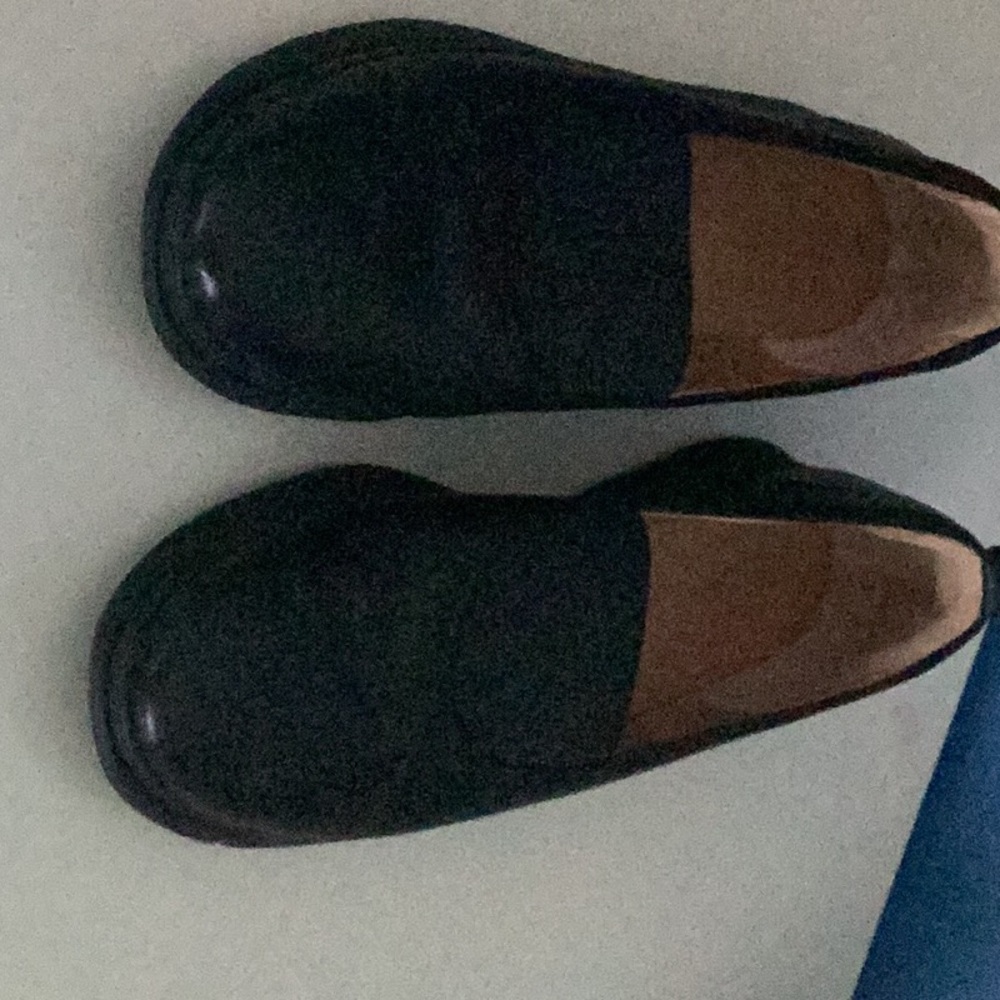 Vionic shoes size 9 M..Linden